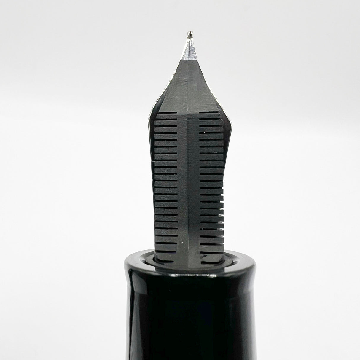 Delta DV Oversize Fountain Pen with Sterling Silver Cap Band - Oversized Medium 14kt Gold Nib