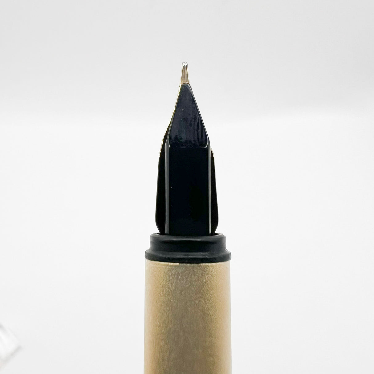 Montblanc Noblesse Gold-Plated Etched Vertical Lines Fountain Pen - Fine 14kt Gold Nib