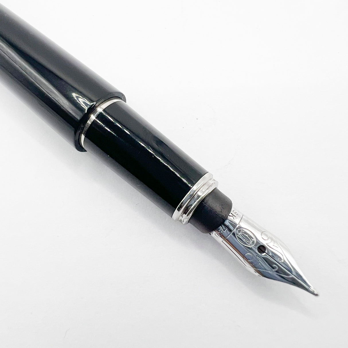 Cartier Midi Diabolo Black Fountain Pen - Medium 18kt Gold Nib