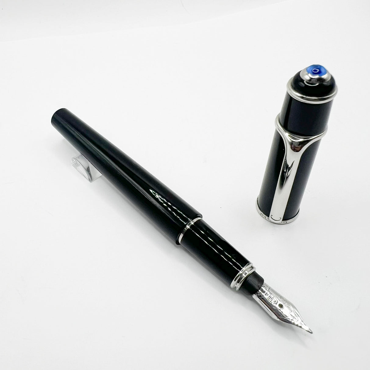 Cartier Midi Diabolo Black Fountain Pen - Medium 18kt Gold Nib