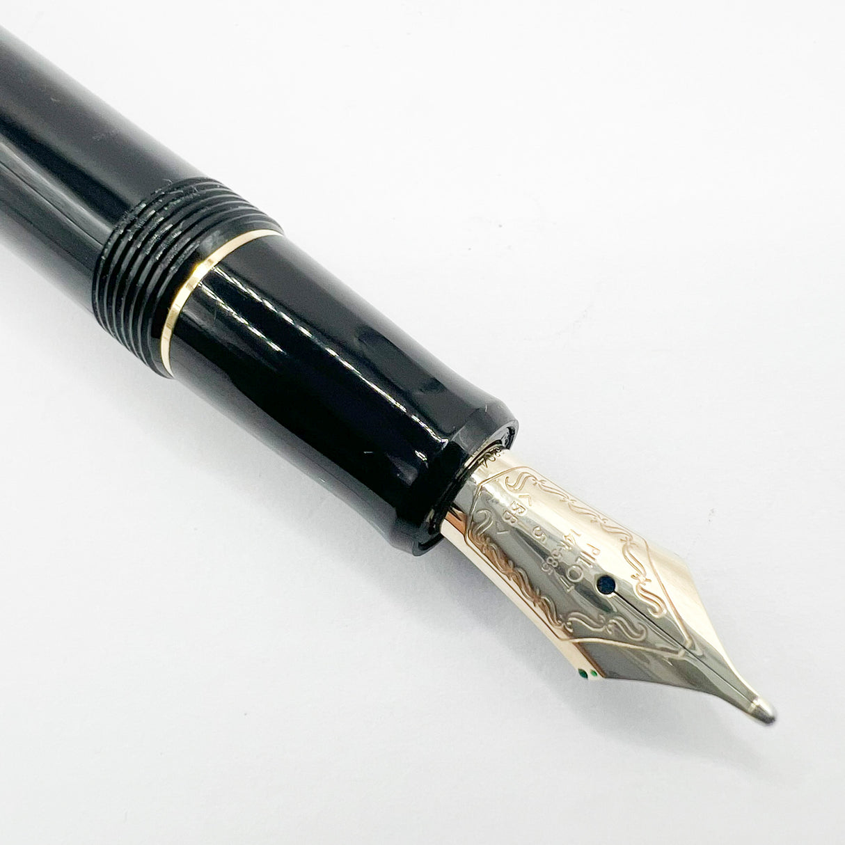 Pilot Custom 74 Black Fountain Pen - Double Broad 14kt Gold Nib