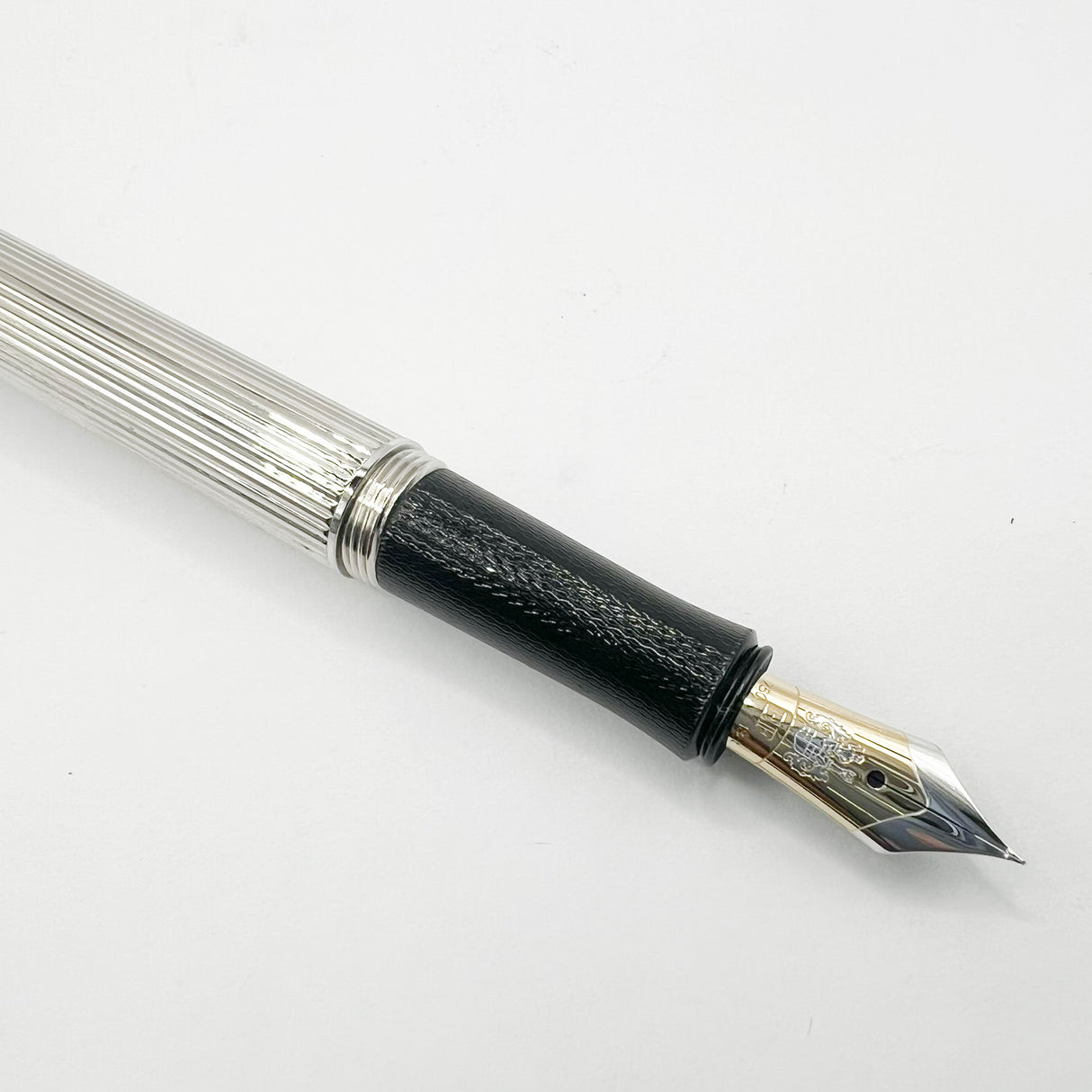 Graf von Faber Castell Platinum-Plated Classic Fountain Pen - Extra Fine 18kt Gold Nib