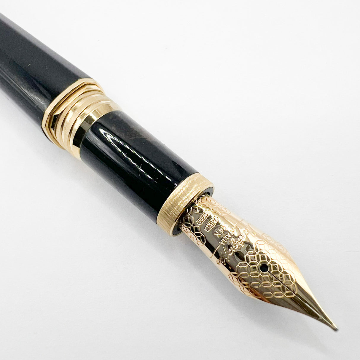 Montegrappa Zero Elegant Black 4-Sided Fountain Pen with Rounded Corners- Medium 14kt Gold Nib