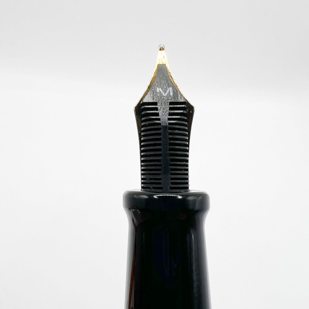 Aurora Optima Marbled Orange Auroloide Fountain Pen - Medium 18kt Gold Nib (Offered Only in 14kt Elsewhere)