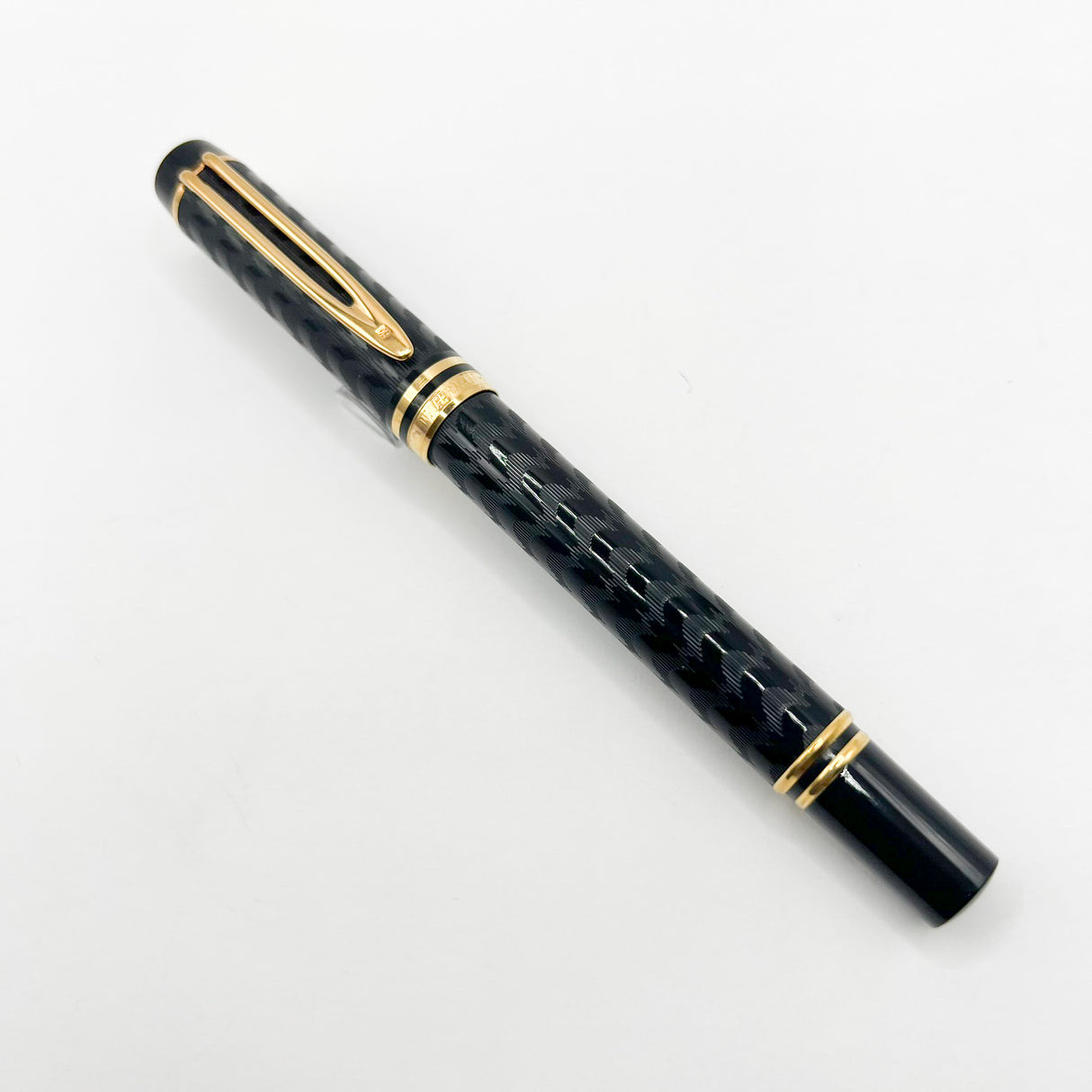 Waterman Man 100 Opera Chased Black Fountain Pen - Medium 18kt Gold Nib
