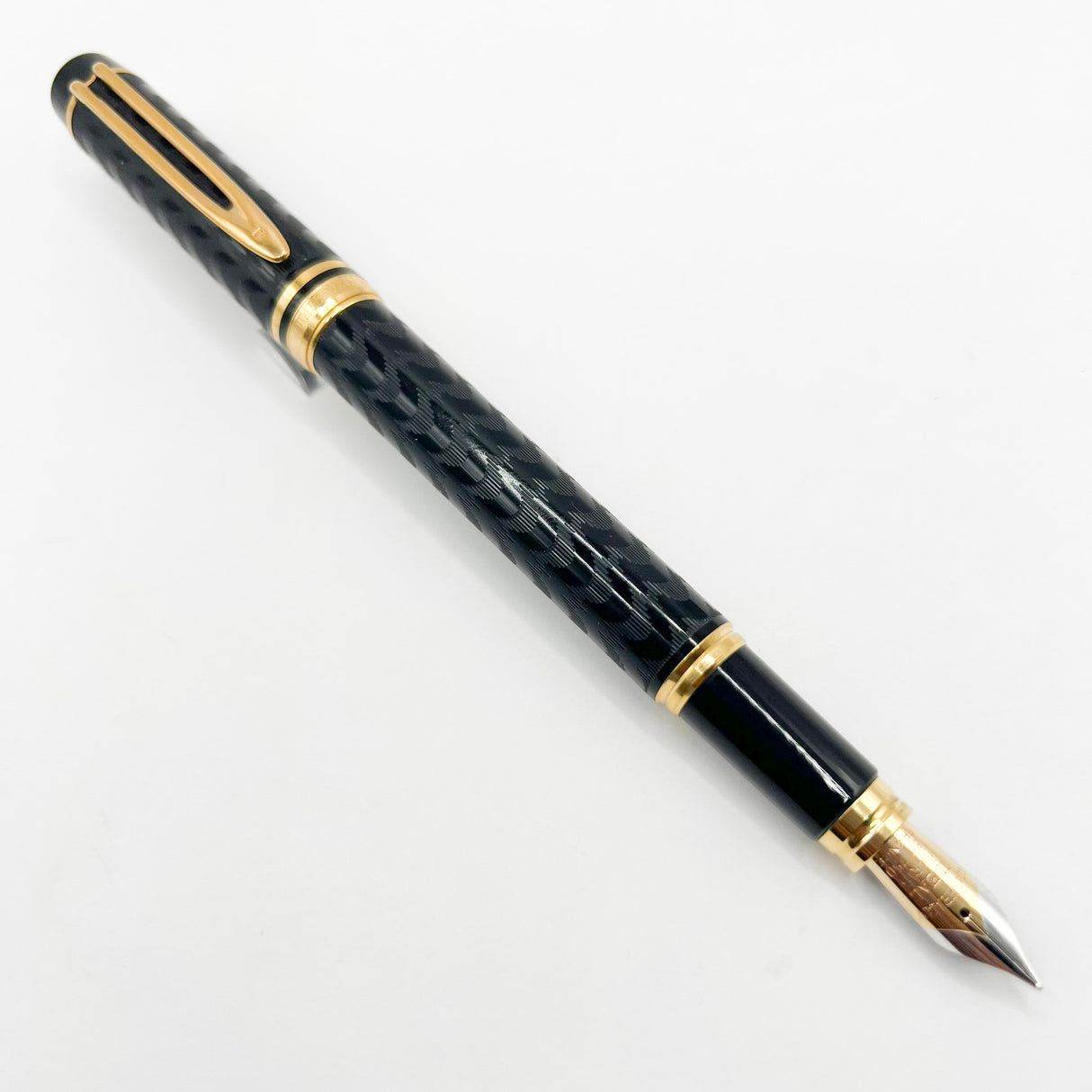 Waterman Man 100 Opera Chased Black Fountain Pen - Medium 18kt Gold Nib