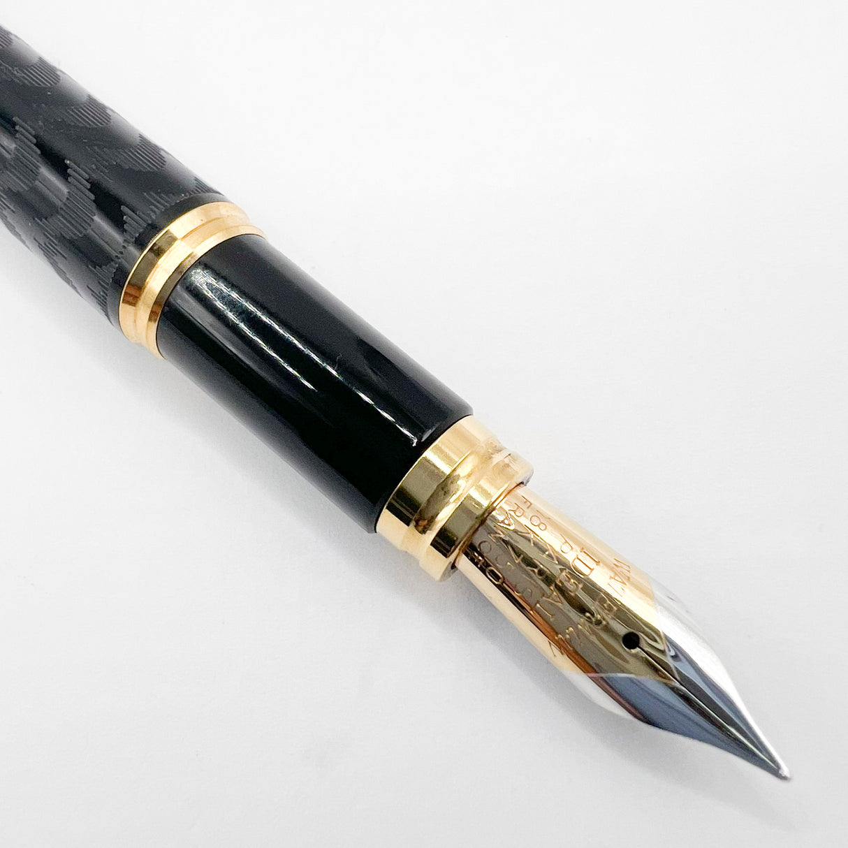 Waterman Man 100 Opera Chased Black Fountain Pen - Medium 18kt Gold Nib