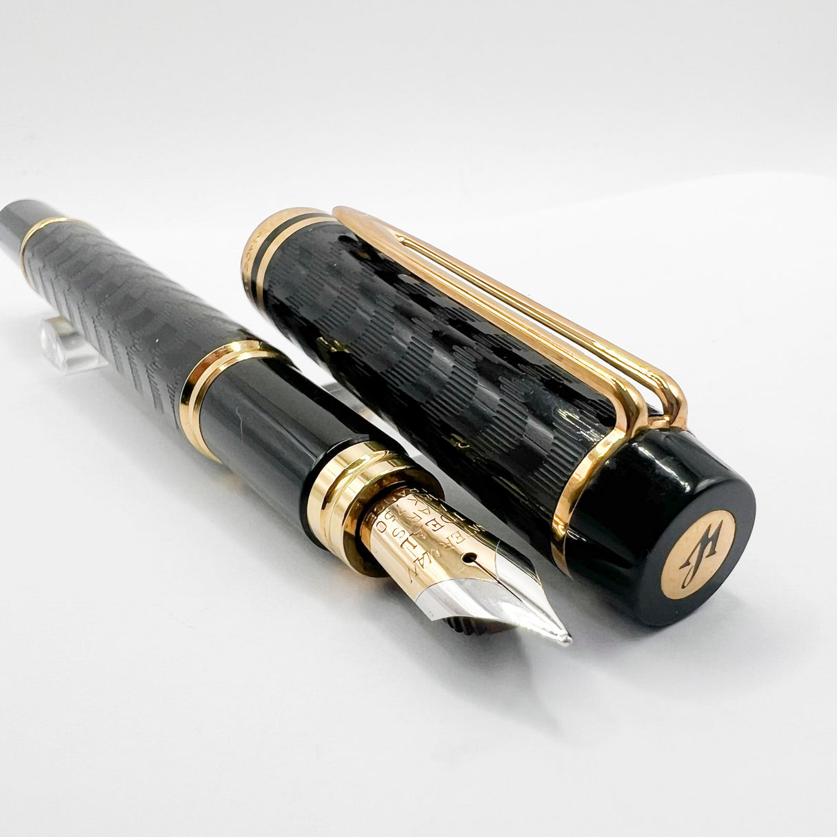 Waterman Man 100 Opera Chased Black Fountain Pen - Medium 18kt Gold Nib