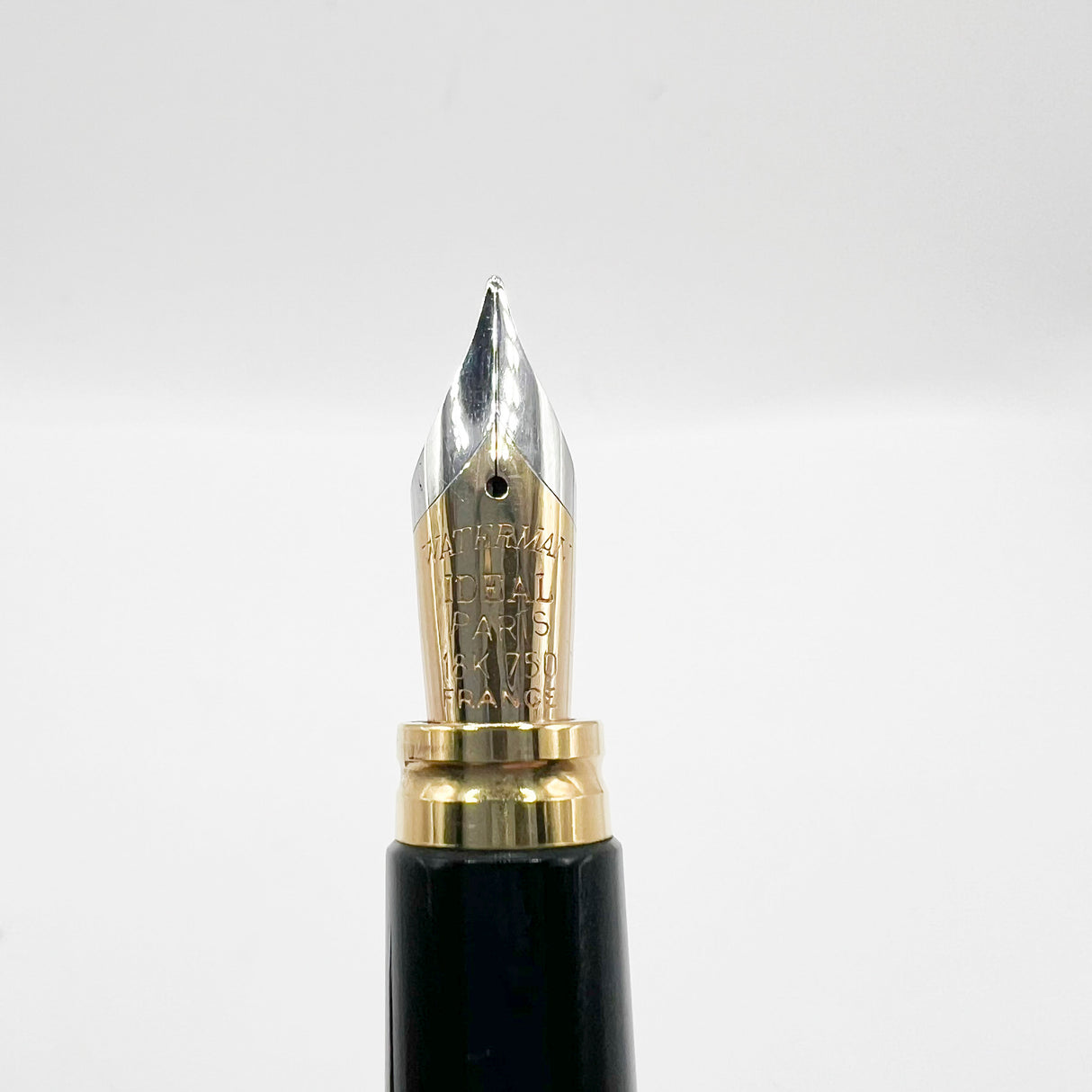Waterman Man 100 Opera Chased Black Fountain Pen - Medium 18kt Gold Nib