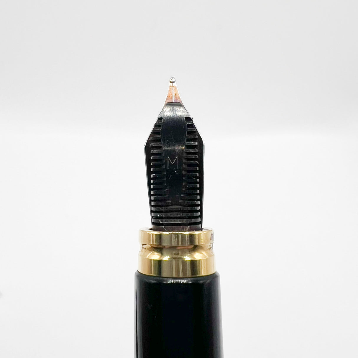 Waterman Man 100 Opera Chased Black Fountain Pen - Medium 18kt Gold Nib