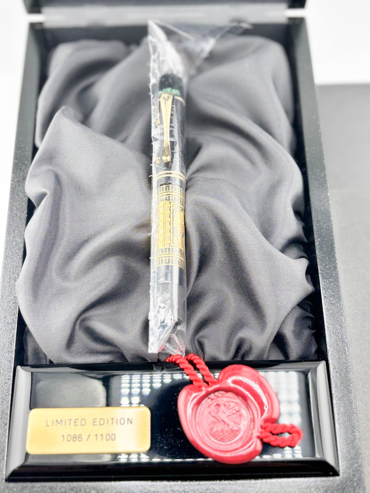 Pelikan Toledo (1931 Originals of their Time) Limited Edition Fountain Pen - Medium 18kt Gold Nib - ULTRA RARE & DESIRABLE!!