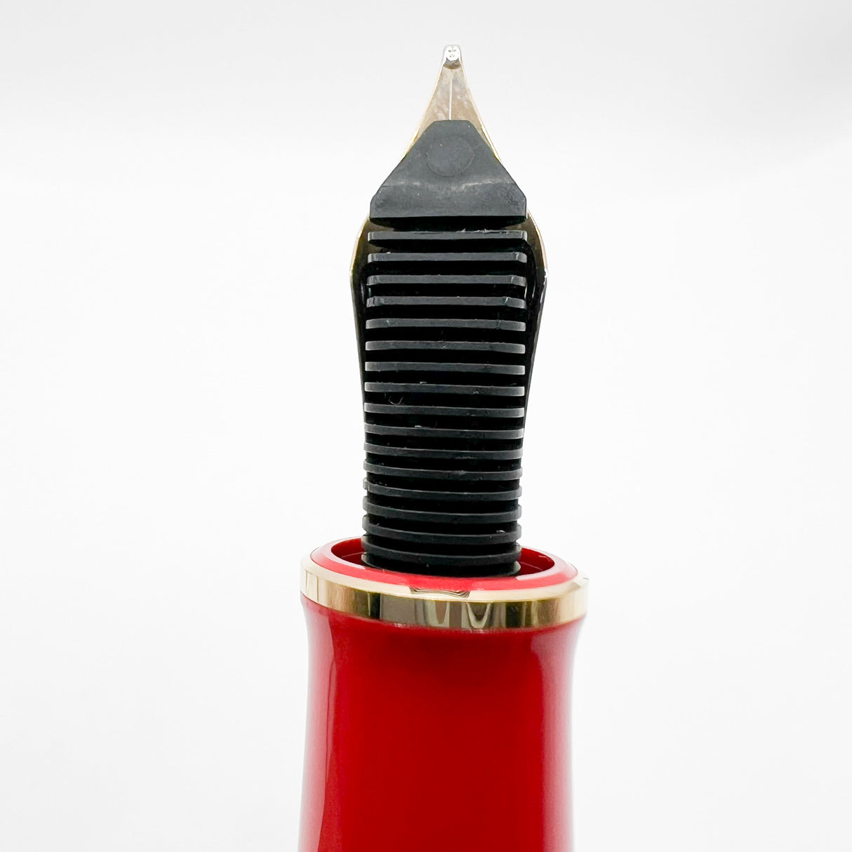 Pelikan Golden Phoenix Limited Edition Fountain Pen - Fine 18kt Gold Nib