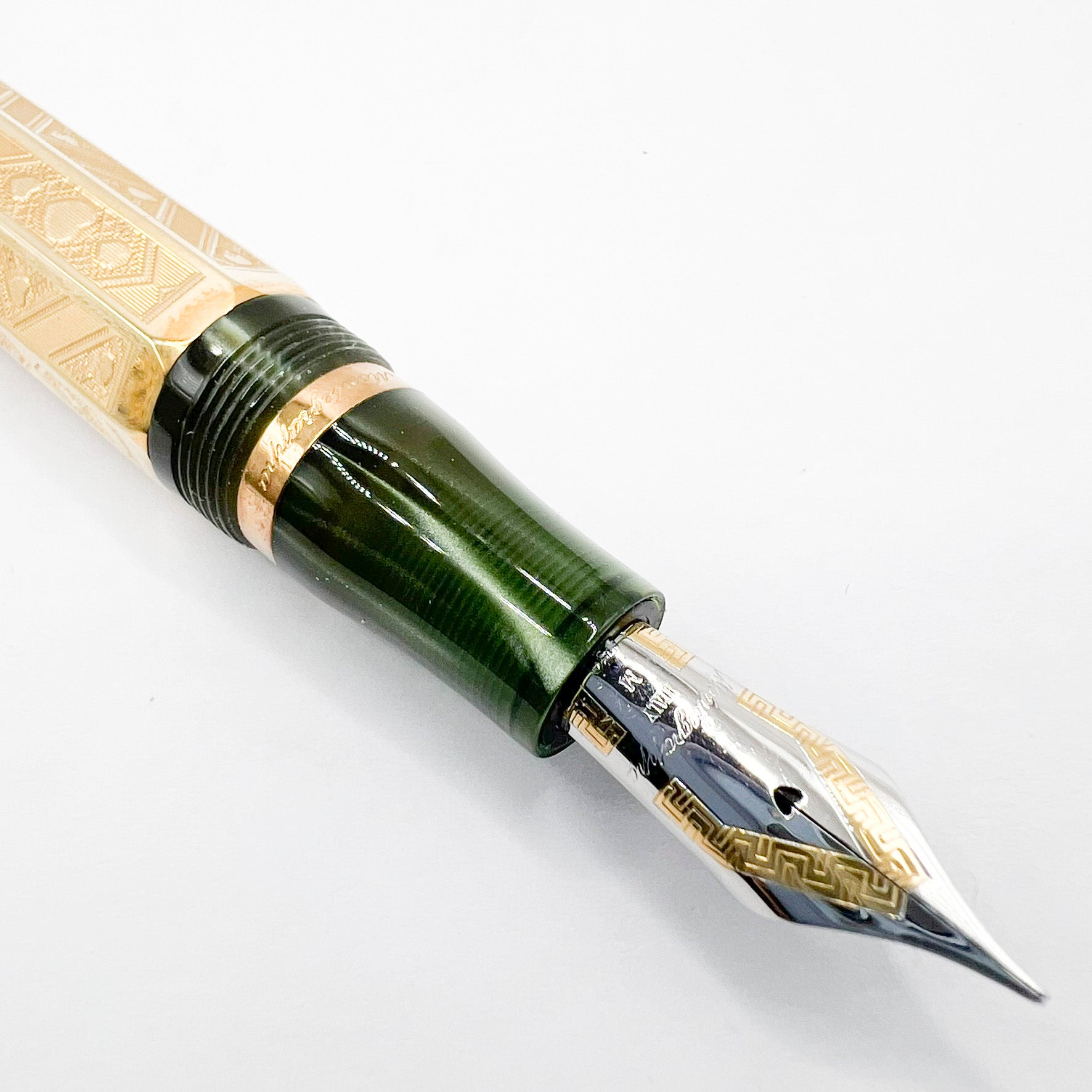 Montegrappa Queen of Hearts - 18 Kt SOLID GOLD Overlay - Medium 18kt Gold Nib