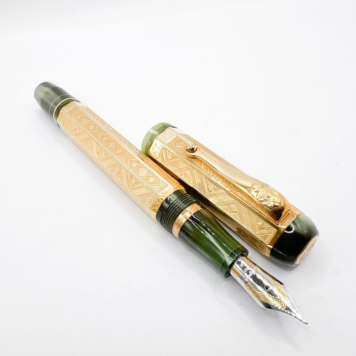 Montegrappa Queen of Hearts - 18 Kt SOLID GOLD Overlay - Medium 18kt Gold Nib