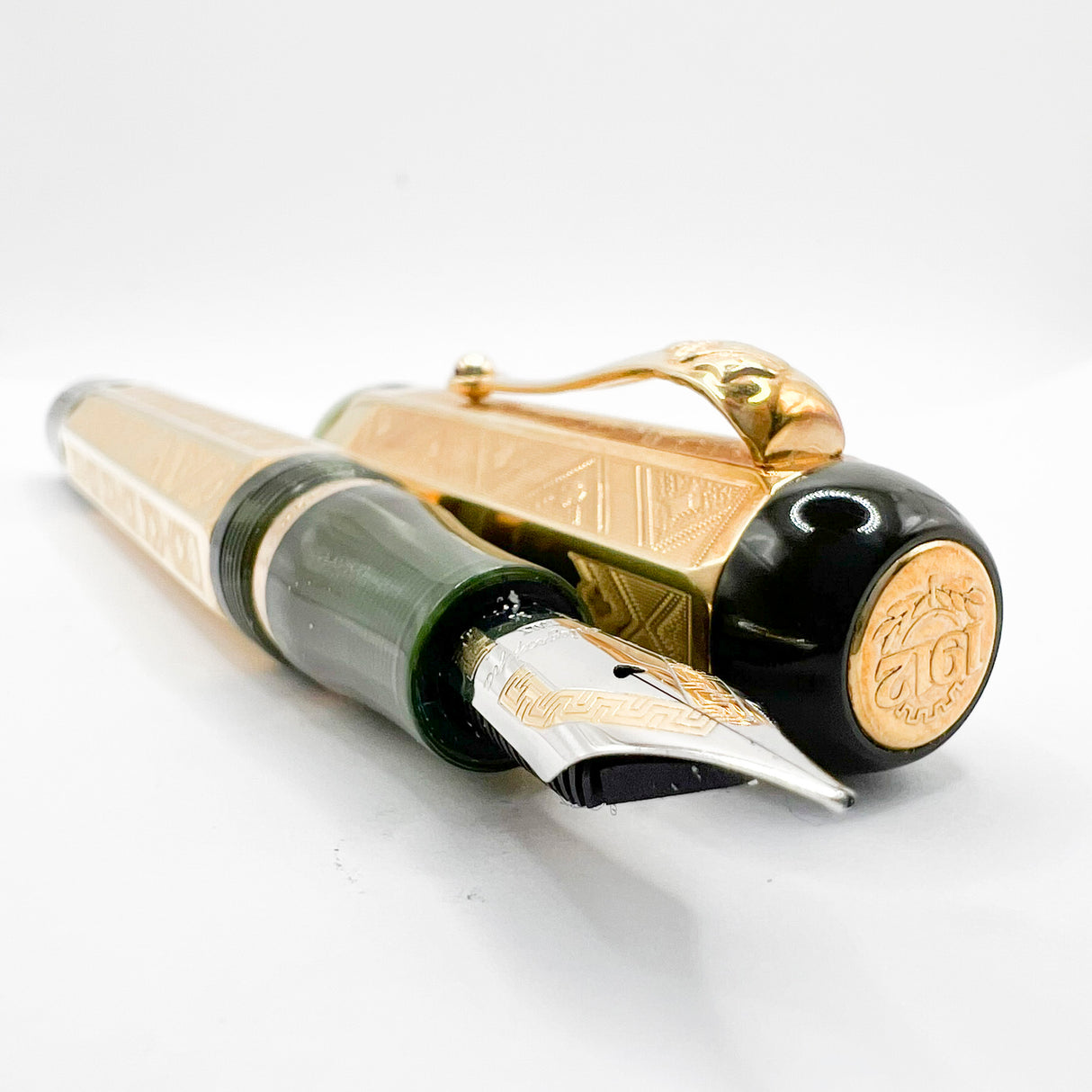 Montegrappa Queen of Hearts - 18 Kt SOLID GOLD Overlay - Medium 18kt Gold Nib