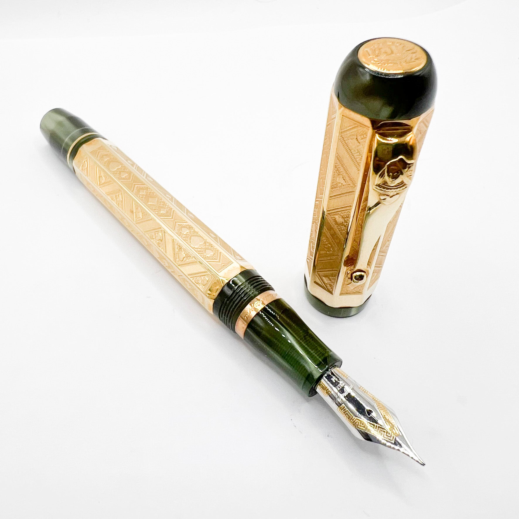 Montegrappa Queen of Hearts - 18 Kt SOLID GOLD Overlay - Medium 18kt Gold Nib
