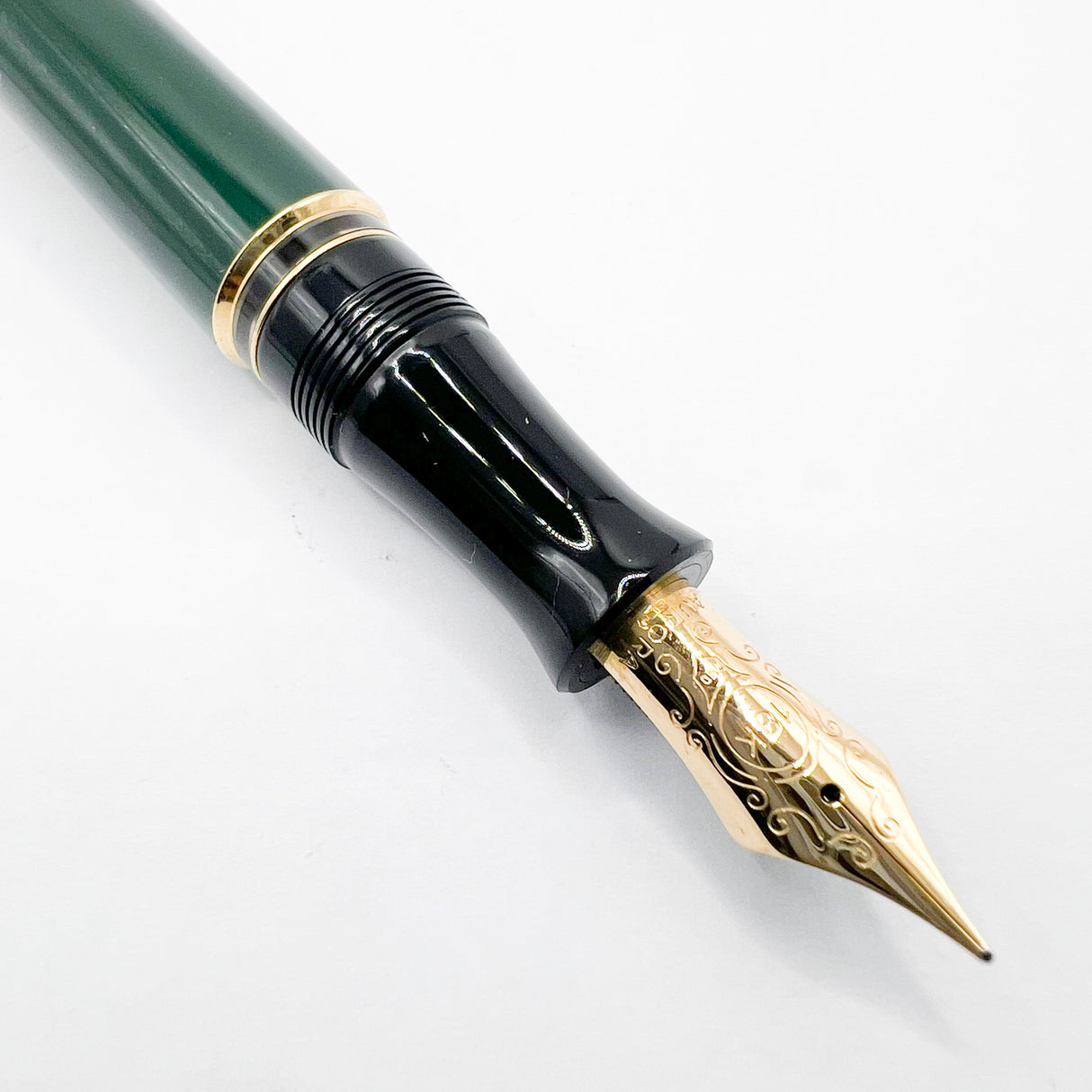 Aurora Original Dante Alighieri Green Lacquered Limited Edition Fountain Pen - Medium 18 Kt Gold Nib