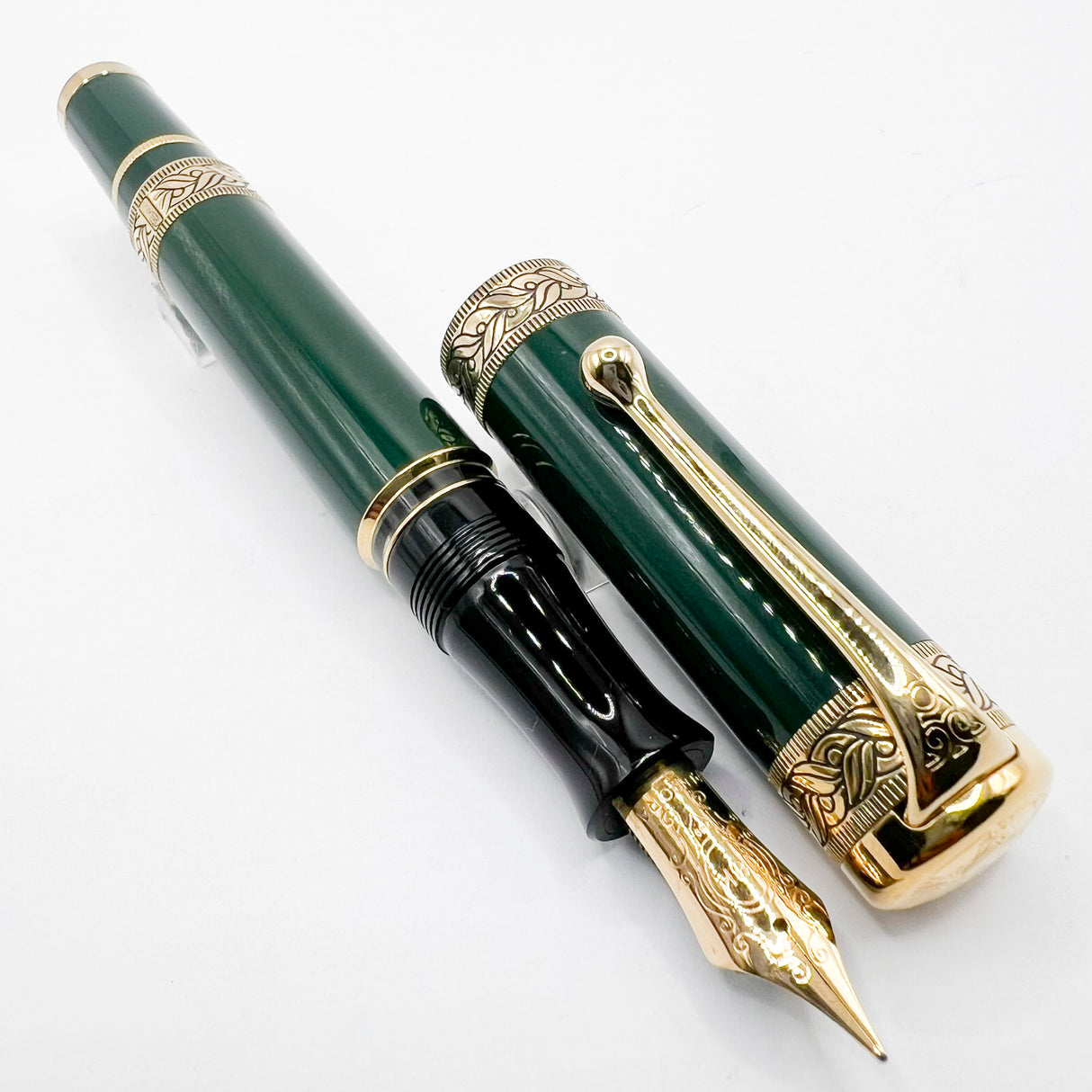 Aurora Original Dante Alighieri Green Lacquered Limited Edition Fountain Pen - Medium 18 Kt Gold Nib