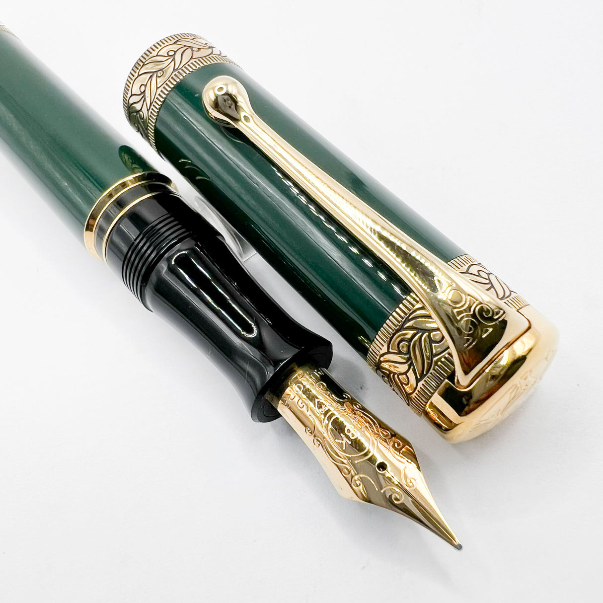 Aurora Original Dante Alighieri Green Lacquered Limited Edition Fountain Pen - Medium 18 Kt Gold Nib