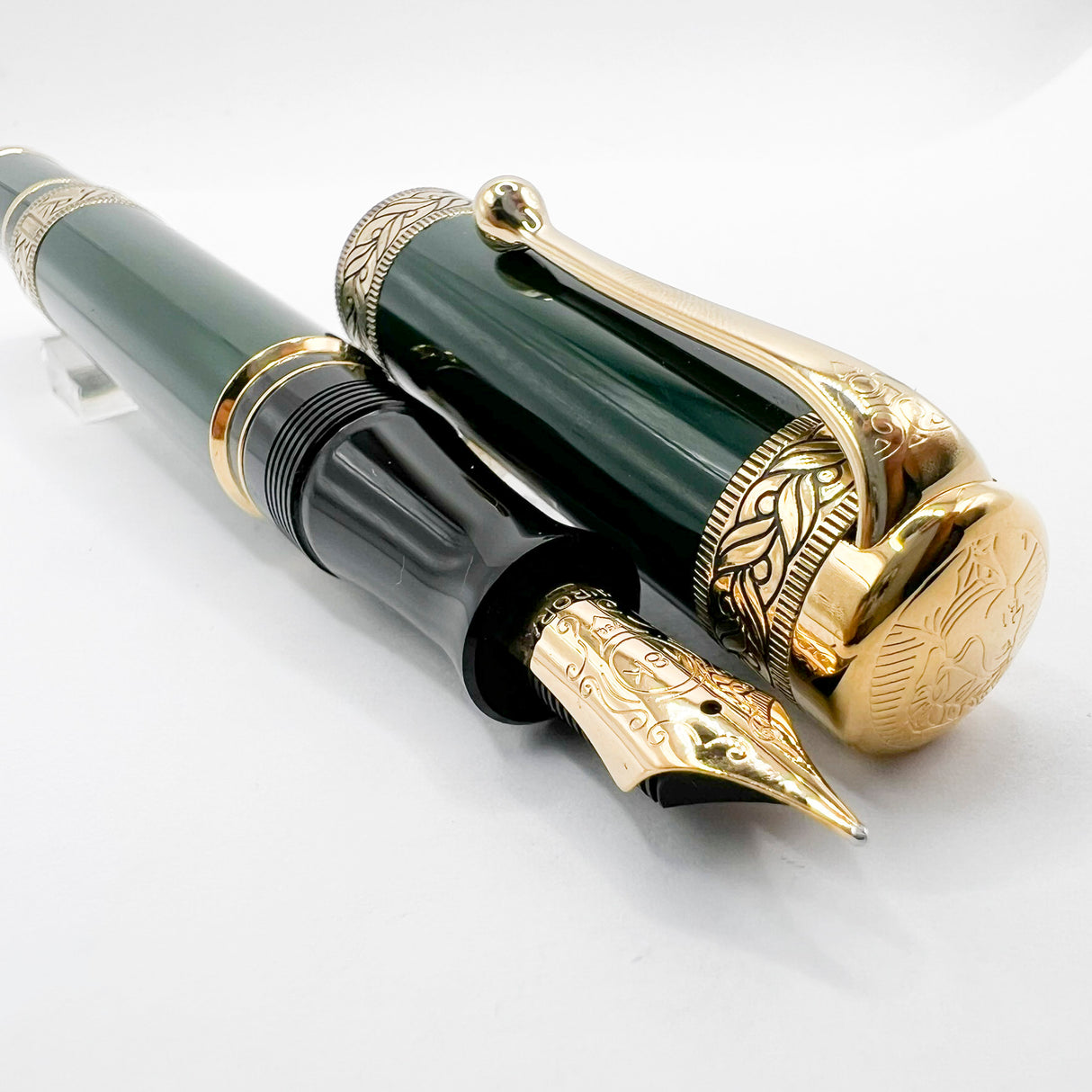 Aurora Original Dante Alighieri Green Lacquered Limited Edition Fountain Pen - Medium 18 Kt Gold Nib
