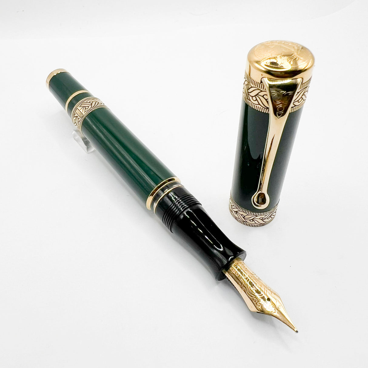 Aurora Original Dante Alighieri Green Lacquered Limited Edition Fountain Pen - Medium 18 Kt Gold Nib