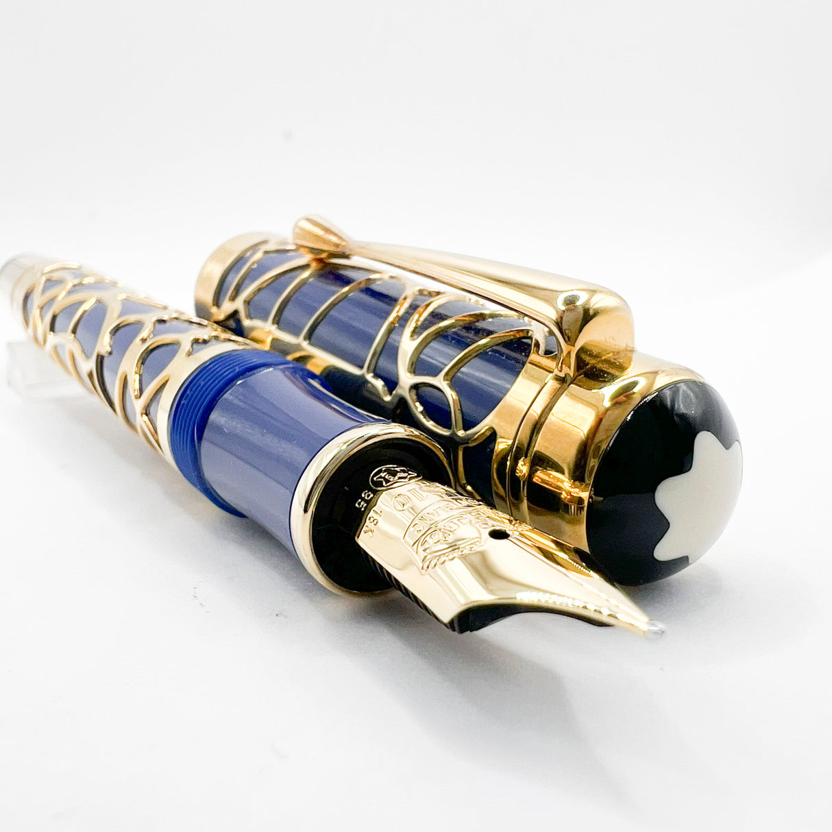 Montblanc Prince Regent 888- 18 Kt SOLID GOLD Overlay - Patron Of The Arts Limited Edition Fountain Pen - Medium 18kt Gold Nib