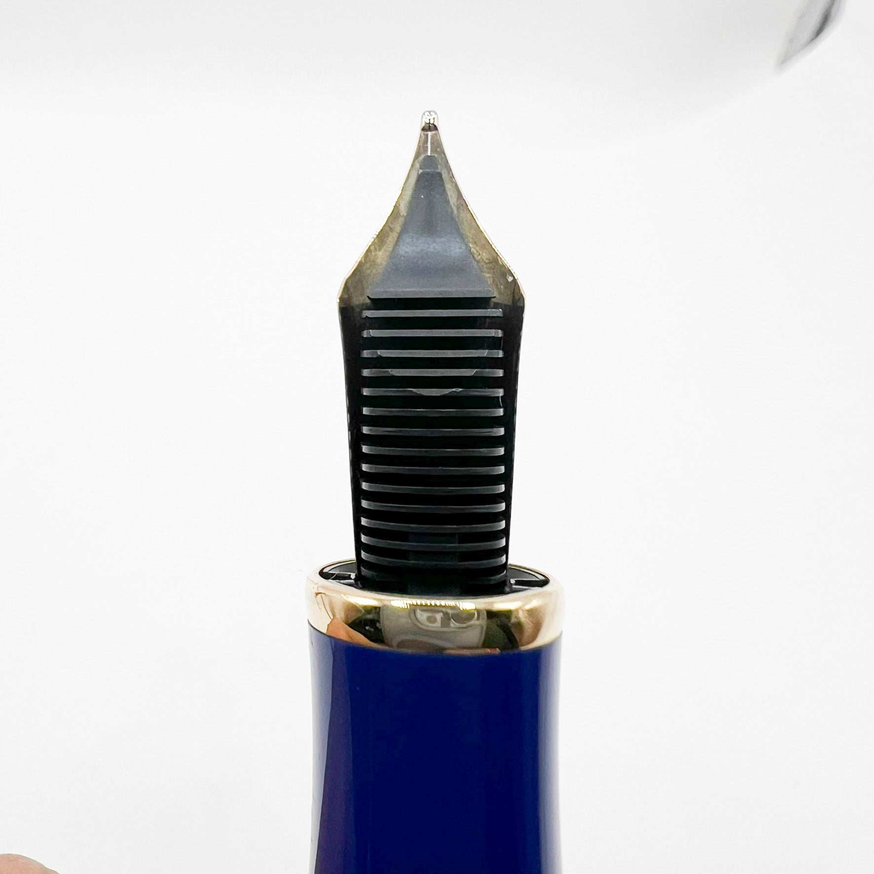 Montblanc Prince Regent 888- 18 Kt SOLID GOLD Overlay - Patron Of The Arts Limited Edition Fountain Pen - Medium 18kt Gold Nib