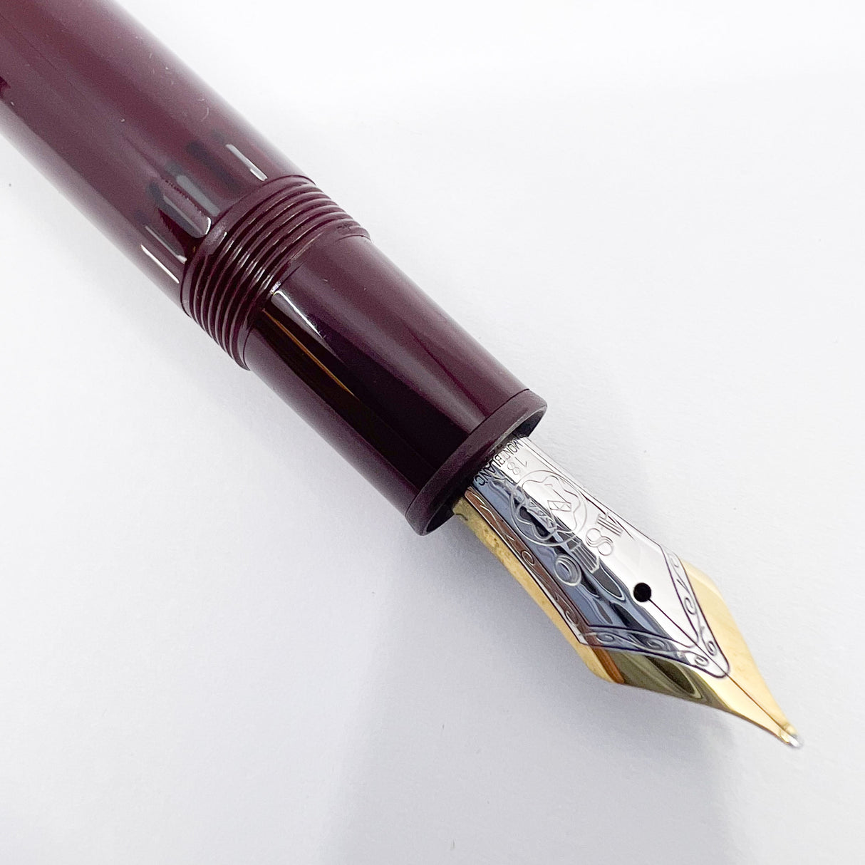 Montblanc Meisterstuck Bordeaux Resin 146 LeGrand Fountain Pen - Fine 14kt Gold Nib