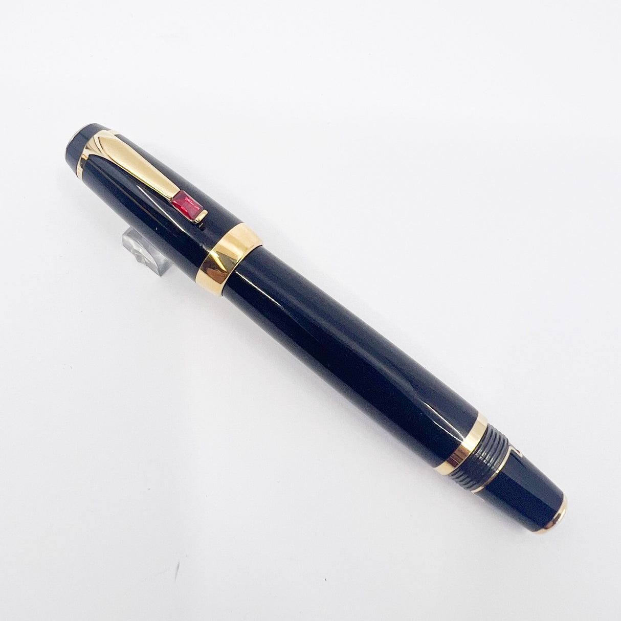 Montblanc Boheme Rouge - Black Resin Fountain Pen - Retractable Medium 14kt Gold Nib