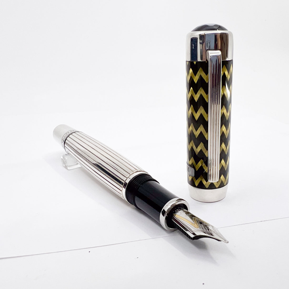 Montblanc J.P. Morgan 2004 Patron Of The Arts Limited Edition Fountain Pen - Medium 18kt Gold Nib