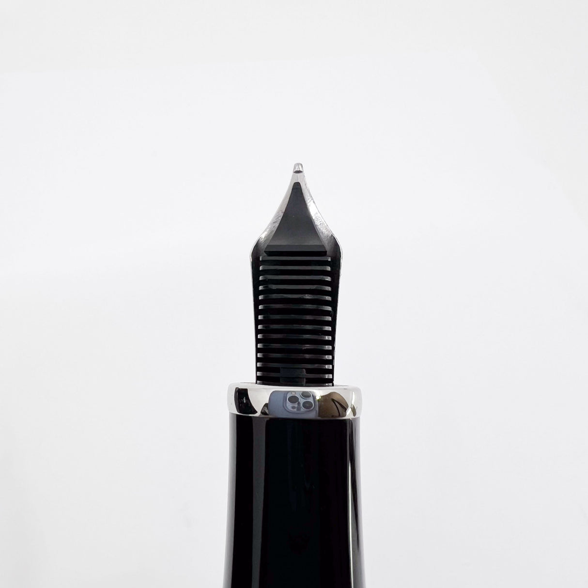 Montblanc J.P. Morgan 2004 Patron Of The Arts Limited Edition Fountain Pen - Medium 18kt Gold Nib