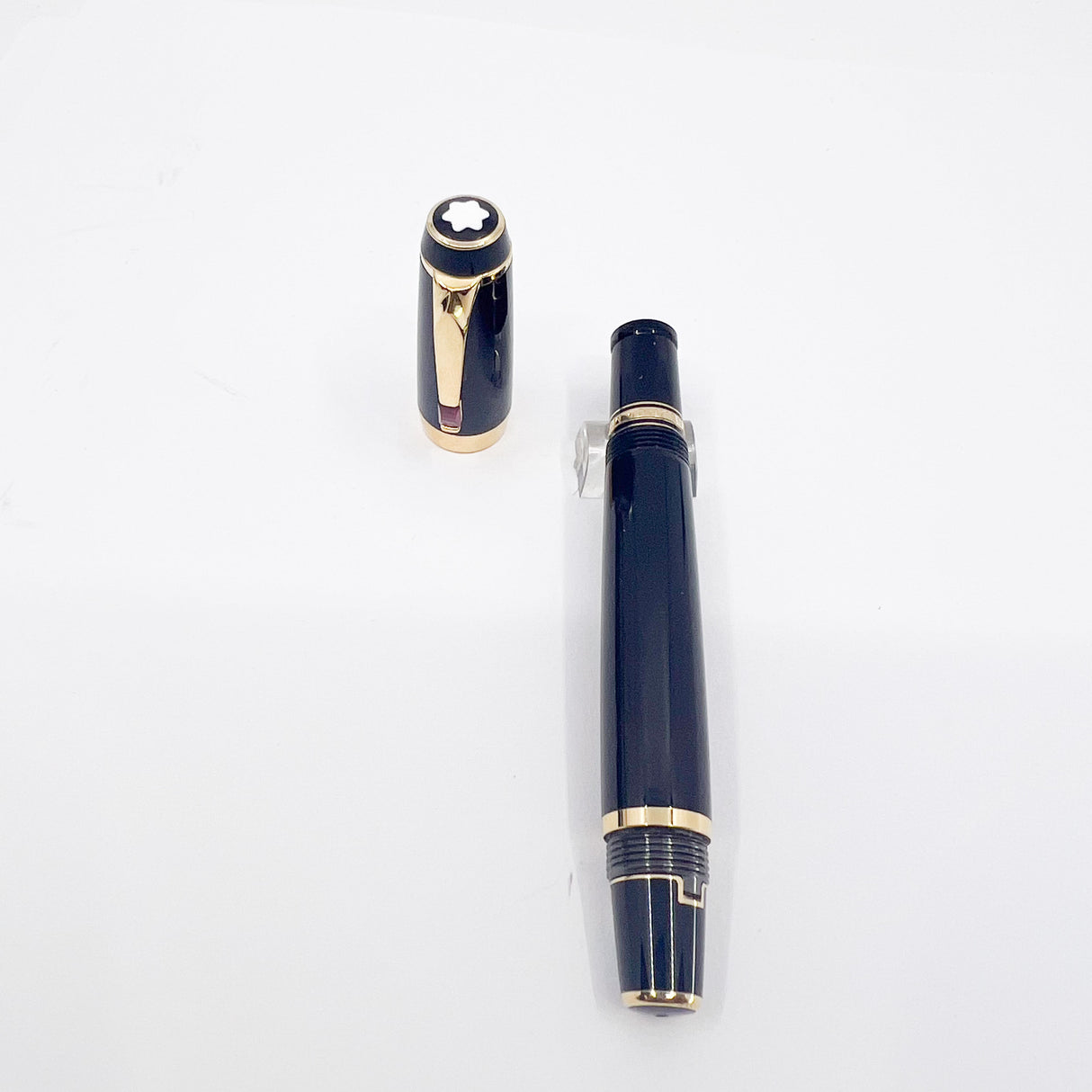 Montblanc Boheme Rouge - Black Resin Fountain Pen - Retractable Medium 14kt Gold Nib