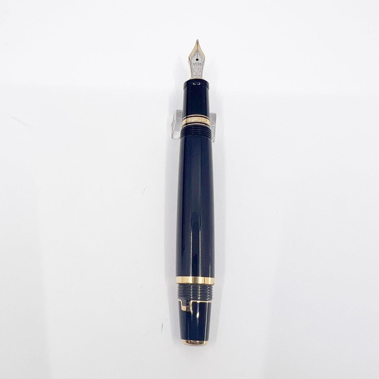 Montblanc Boheme Rouge - Black Resin Fountain Pen - Retractable Medium 14kt Gold Nib