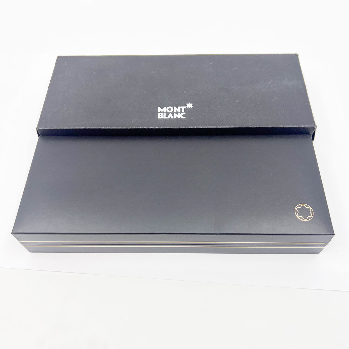 Montblanc Boheme Rouge - Black Resin Fountain Pen - Retractable Medium 14kt Gold Nib