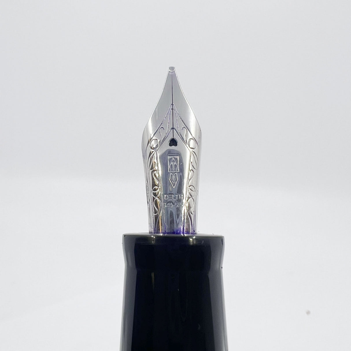 Delta DolceVita Mid-Size, Piston Fill .925 Sterling Silver Trim Fountain Pen - Broad 14kt Gold Nib