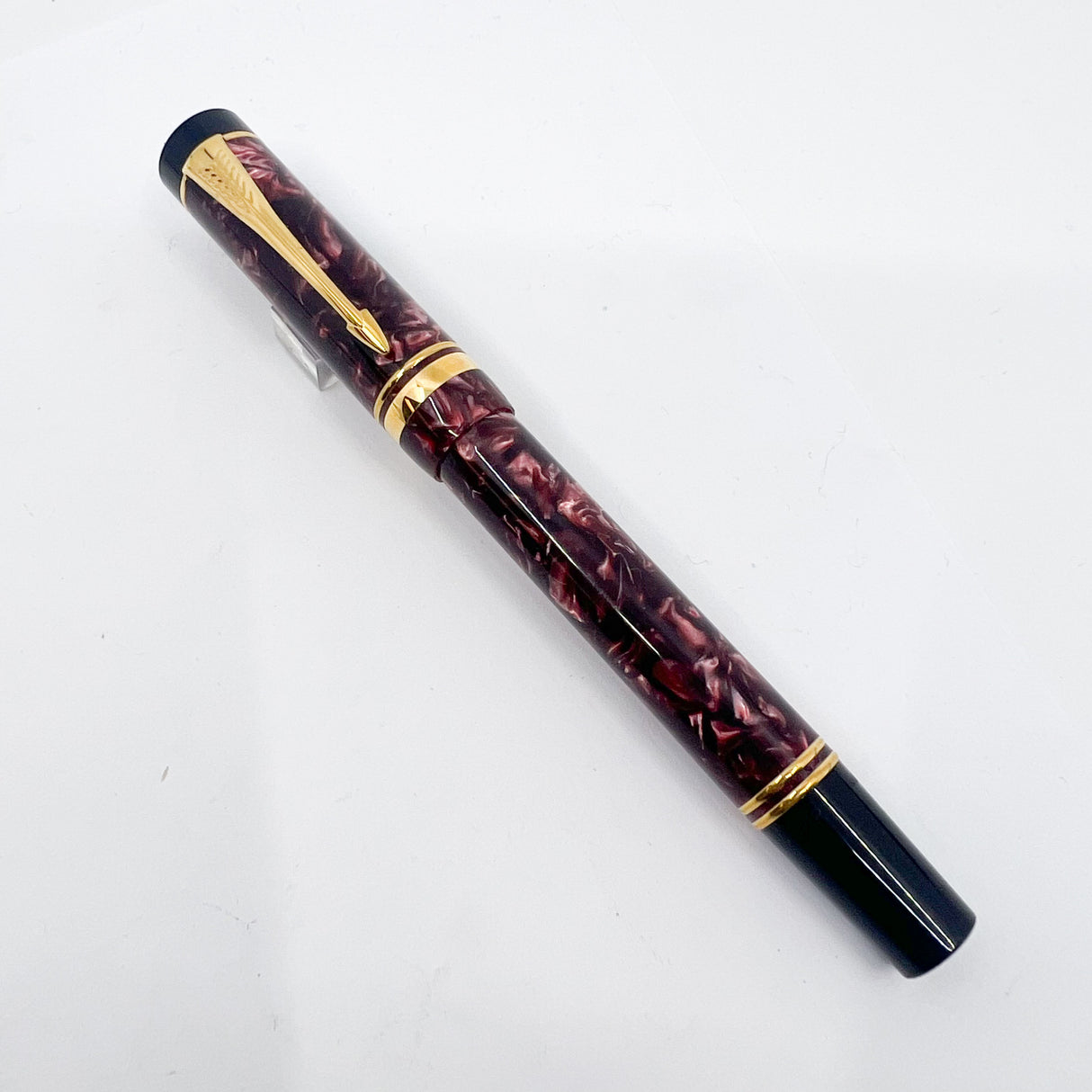 Parker Duofold International Maroon Marble Fountain Pen (Circa 1990) - Broad 18kt Gold Nib