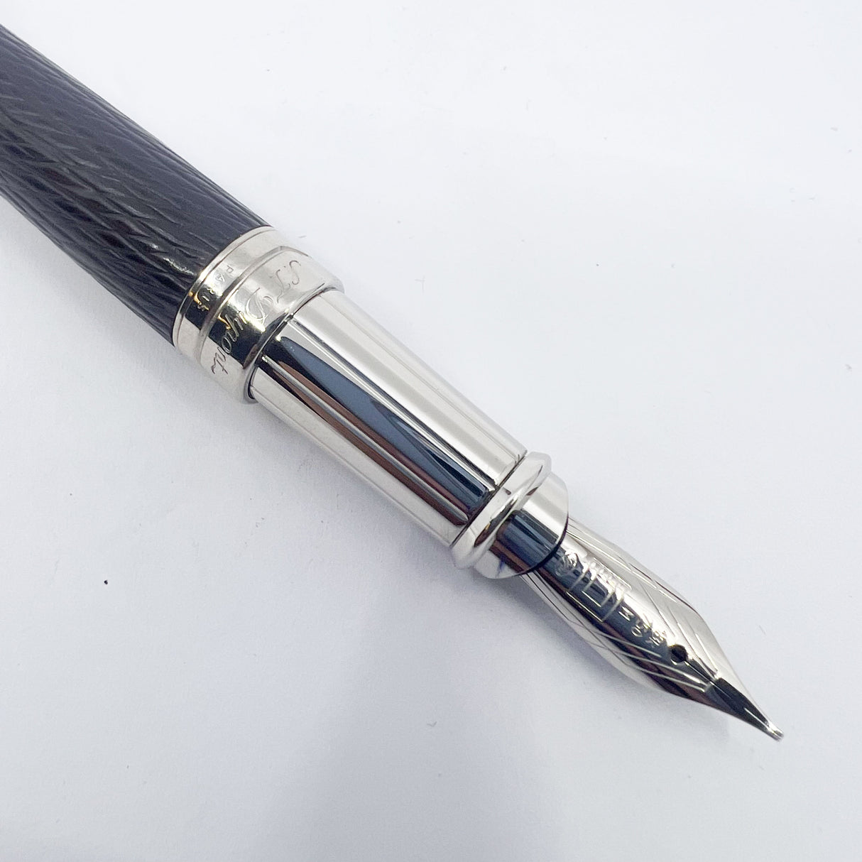 S. T. Dupont Orpheo Fountain Pen - Palladium Plated Cap - Textured Leather Barrel - Medium 18kt Gold Nib