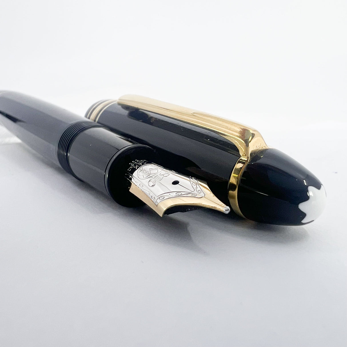 Montblanc Meisterstuck Black Resin #146 LeGrand Fountain Pen - Fine 14kt Gold Nib