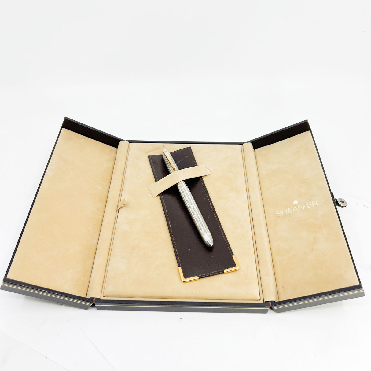 Sheaffer Sterling Silver "Top-of-the Line" Crest Fountain Pen - Fine 18kt Gold Nib (Circa 1990s)