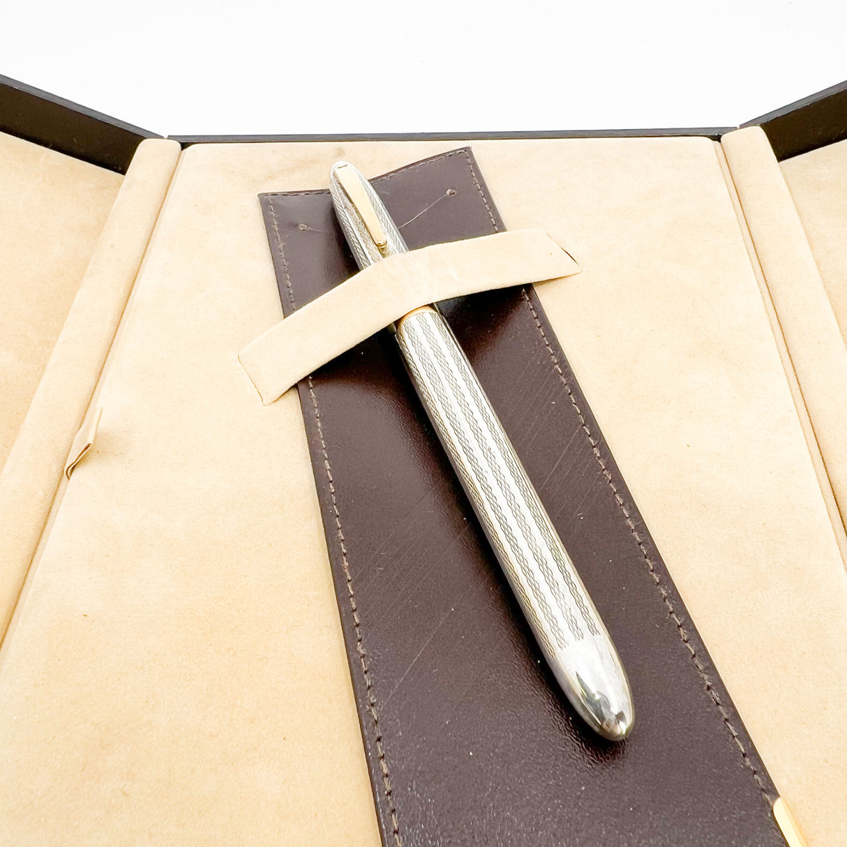 Sheaffer Sterling Silver "Top-of-the Line" Crest Fountain Pen - Fine 18kt Gold Nib (Circa 1990s)