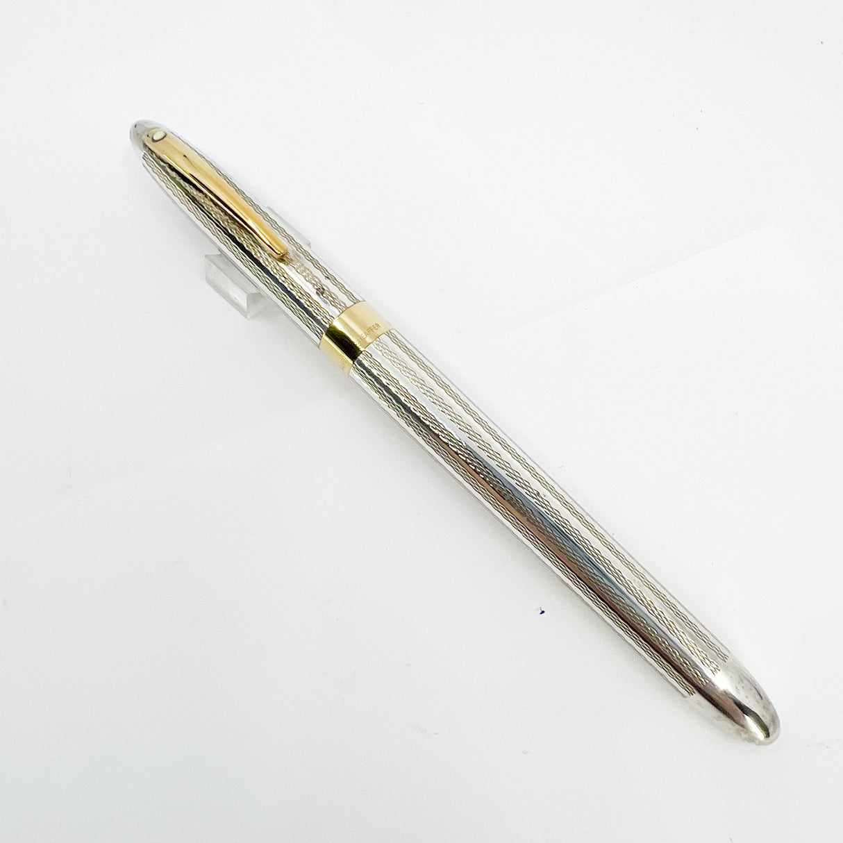Sheaffer Sterling Silver "Top-of-the Line" Crest Fountain Pen - Fine 18kt Gold Nib (Circa 1990s)