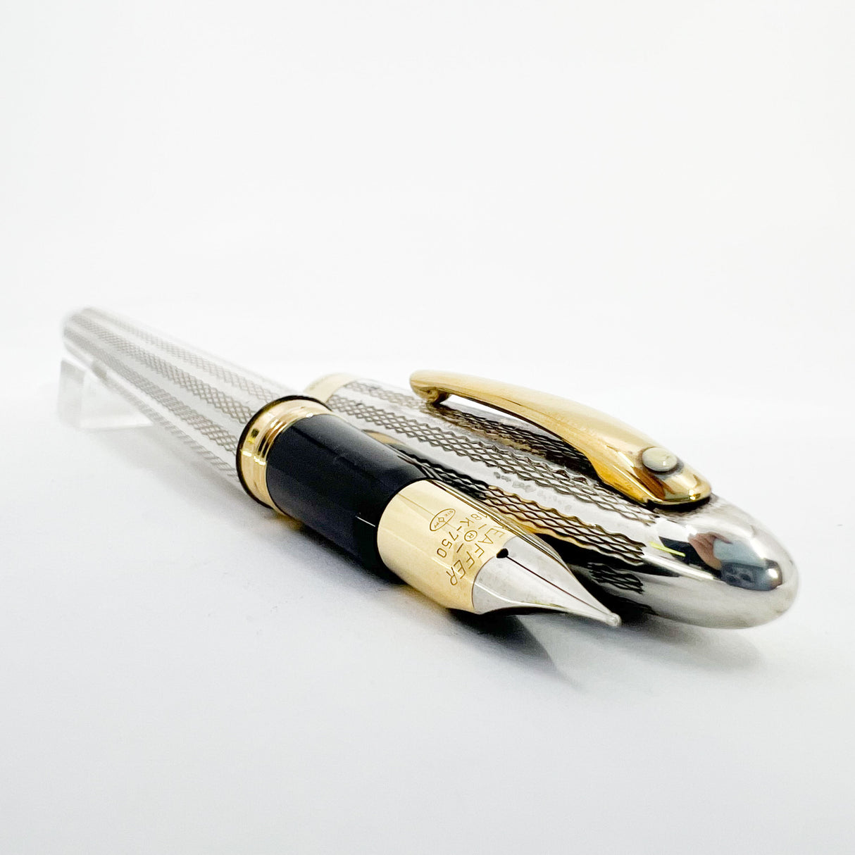 Sheaffer Sterling Silver "Top-of-the Line" Crest Fountain Pen - Fine 18kt Gold Nib (Circa 1990s)