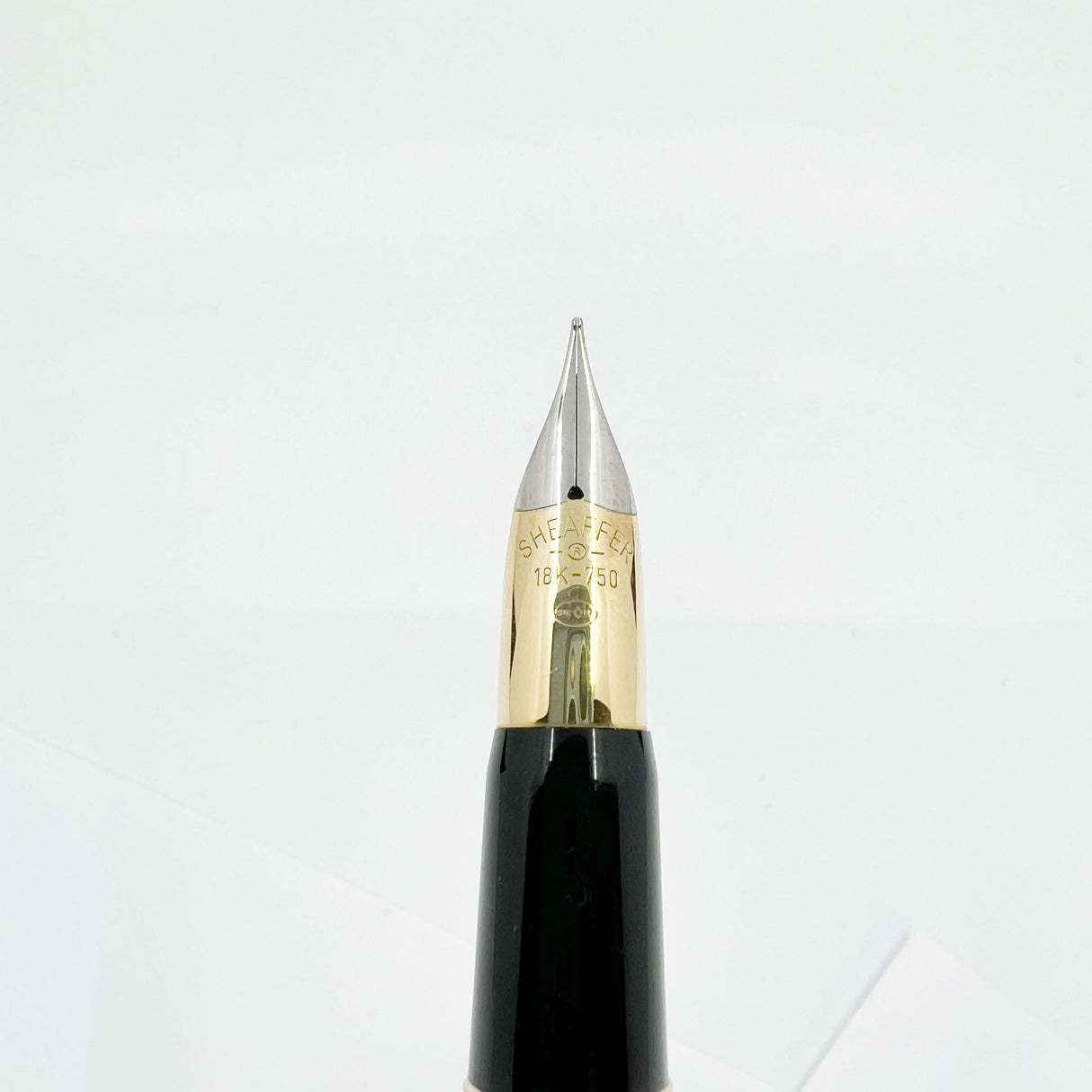 Sheaffer Sterling Silver "Top-of-the Line" Crest Fountain Pen - Fine 18kt Gold Nib (Circa 1990s)