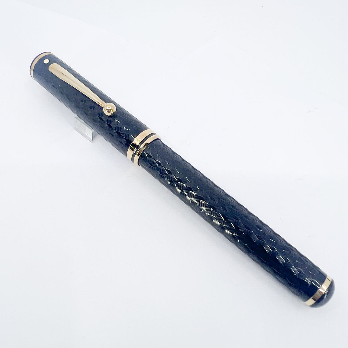 Sheaffer Connaisseur Black Chased Etched Design Fountain Pen - Medium 18kt Gold Nib - Scarce!