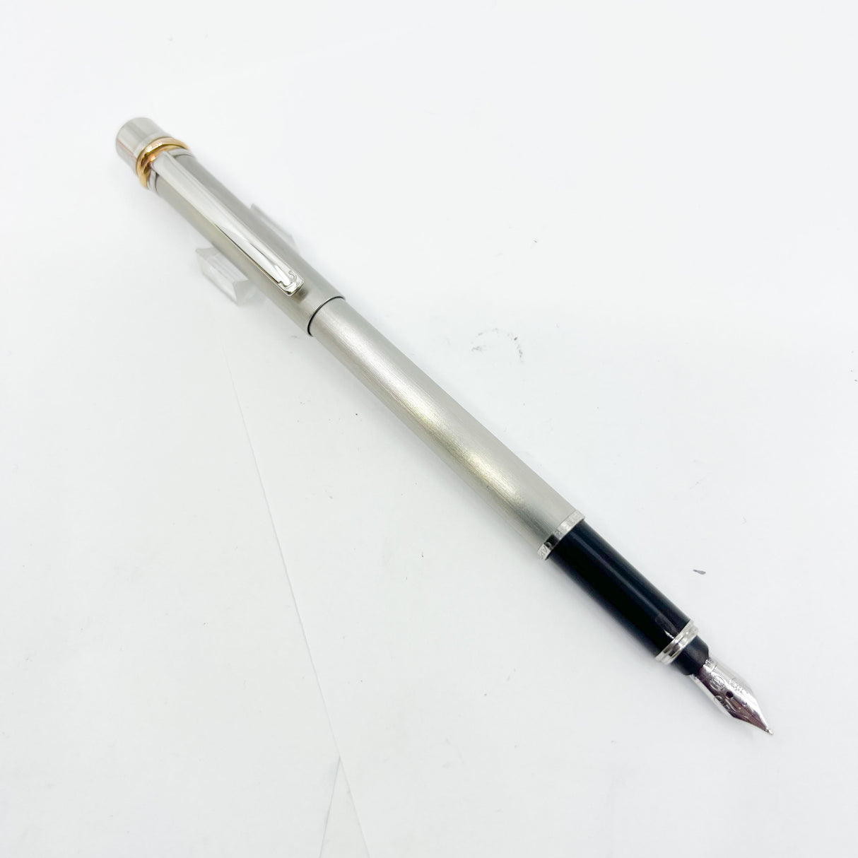 Cartier Brushed Steel Must de Cartier Fountain Pen/Trinity Bands - Medium 18kt Gold Nib
