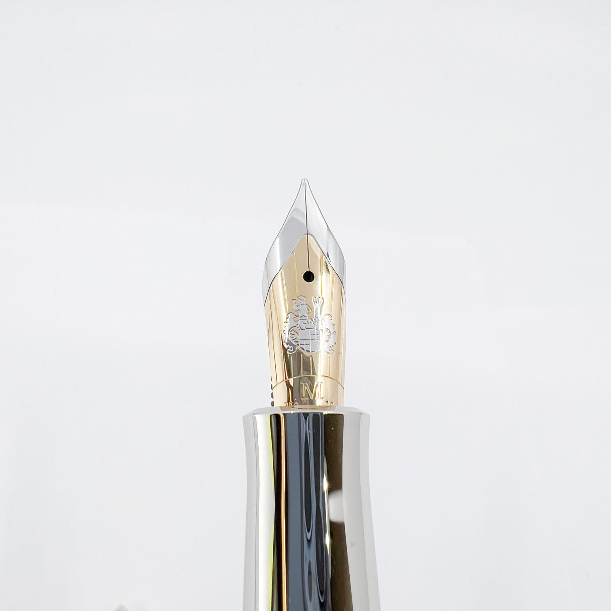 Graf von Faber Castell 2007 Gemstone (Petrified Wood) Pen of the Year Fountain Pen - Medium 18kt Gold Nib