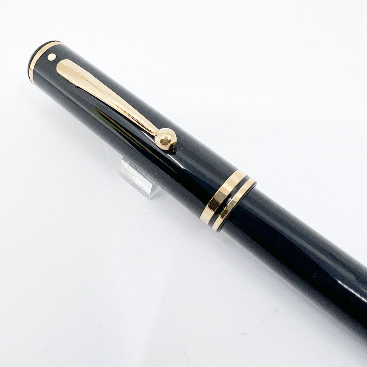 Sheaffer Connaisseur Black Fountain Pen - Fine 18kt Gold Nib