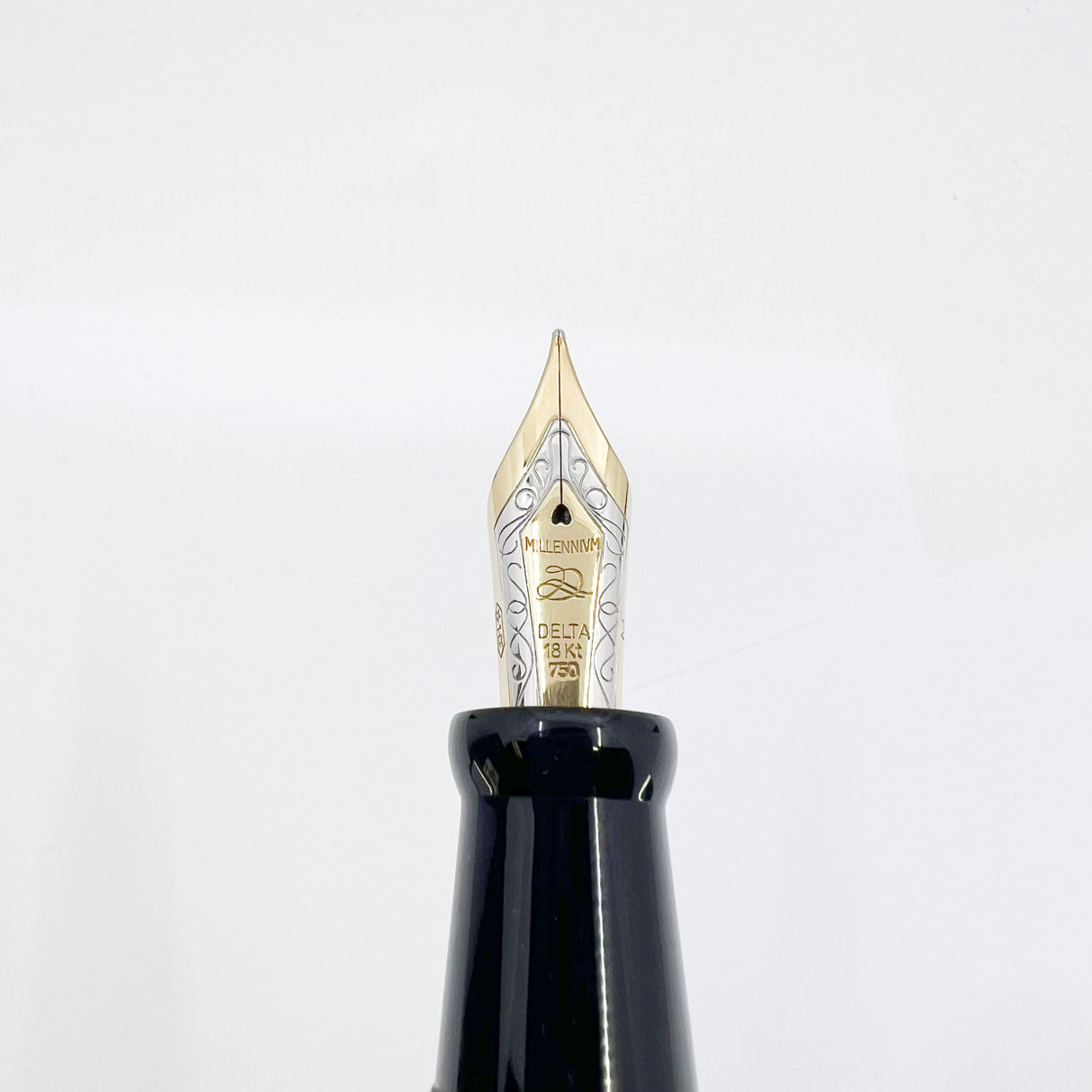 Delta Jubileum 2000 Sterling Silver Lever-Fill Limited Edition Fountain Pen - Medium 18kt Gold Nib