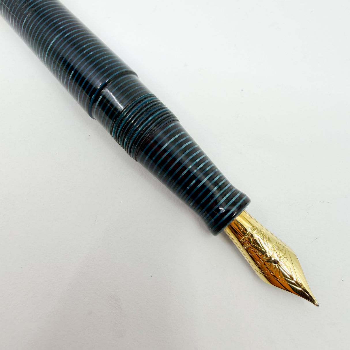Visconti Manhattan Blue Celluloid Fountain Pen - Fine 18kt Gold Nib