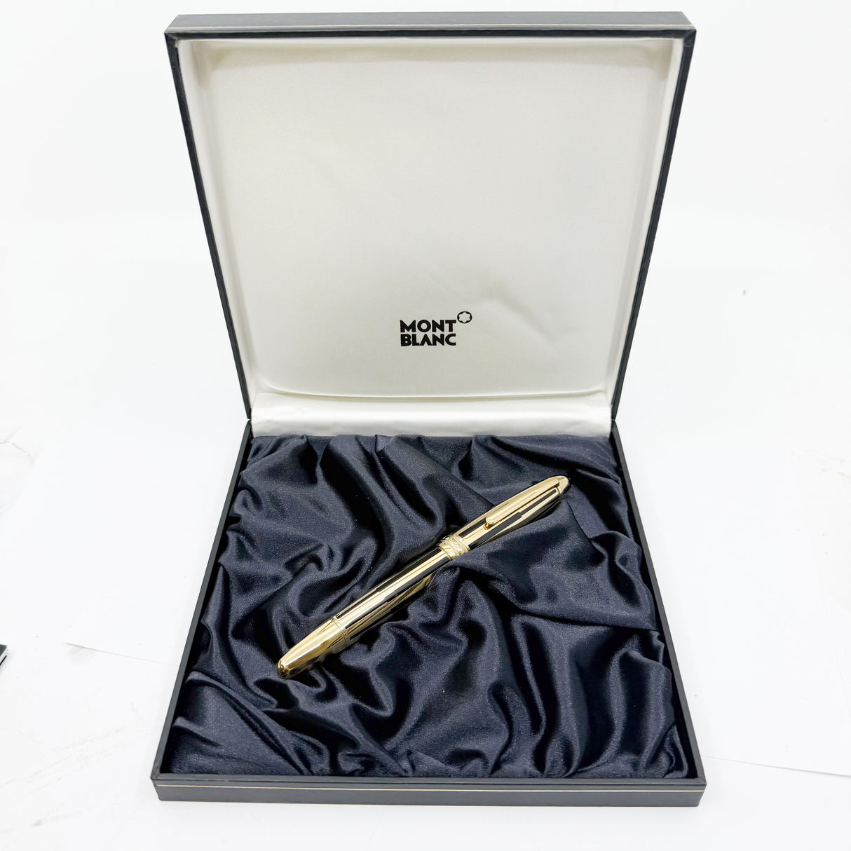 Montblanc Meisterstuck Solitaire Le Grand 146 Black Resin & Gold Plated Striped Filigree Fountain Pen - Fine 18kt Gold Nib